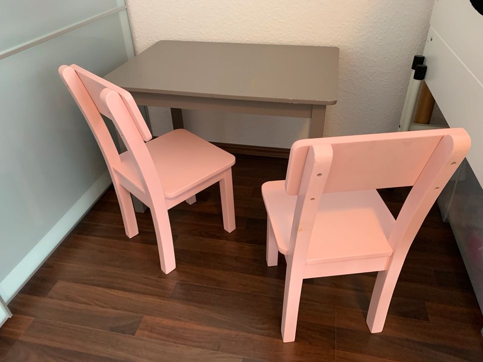Kinder Sitzgruppe vertbaudet Tisch mit zwei Stühlen in Karlsdorf-Neuthard