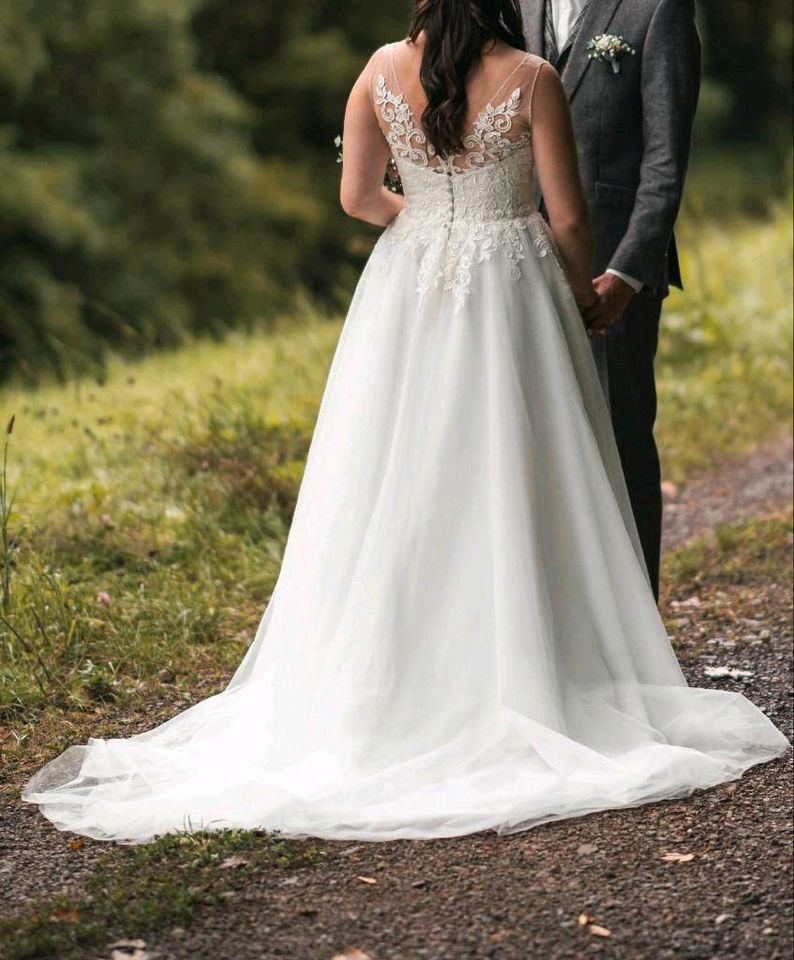 Brautkleid / Hochzeitskleid Größe 38 in Vörstetten