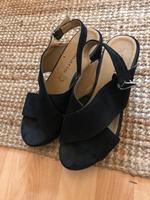 Tamaris Wildleder Wedges 37 sehr guter Zustand bequem dunkelblau Sachsen - Chemnitz Vorschau