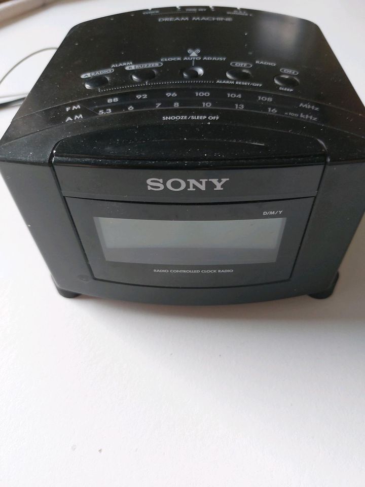 Radiowecker "SONY" in Moers