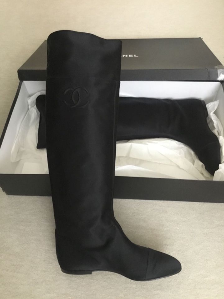 Chanel Stiefel - total neu - schwarz in Berlin