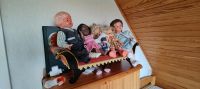 Sammler Puppen antik, Sofa, Kleidung Hessen - Oberursel (Taunus) Vorschau