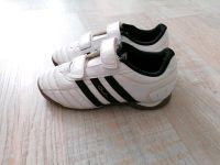 Adidas Sneaker Sportschuhe Hallenschuhe, weiß/schwarz, Gr. 32 Hessen - Friedberg (Hessen) Vorschau