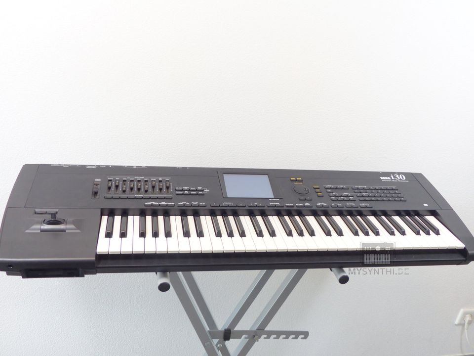 Korg i30 - 61 Tasten Workstation Keyboard + 1 Jahr Gewährleistung in Möhnesee