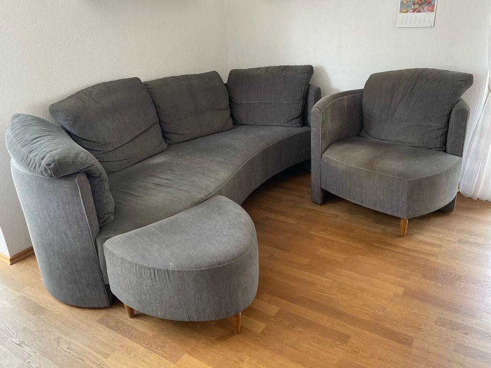 Couch mit Hocker und Sessel  abzugeben in Leipzig