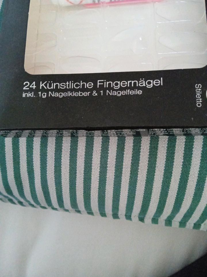 Künstliche Fingernägel in Haan