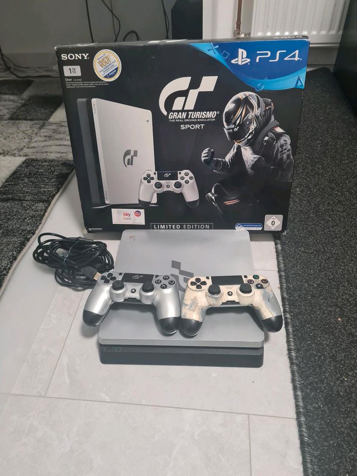 PS4 Limited Edition 1TB (Gran Turismo) + 2 Controller in Gelsenkirchen