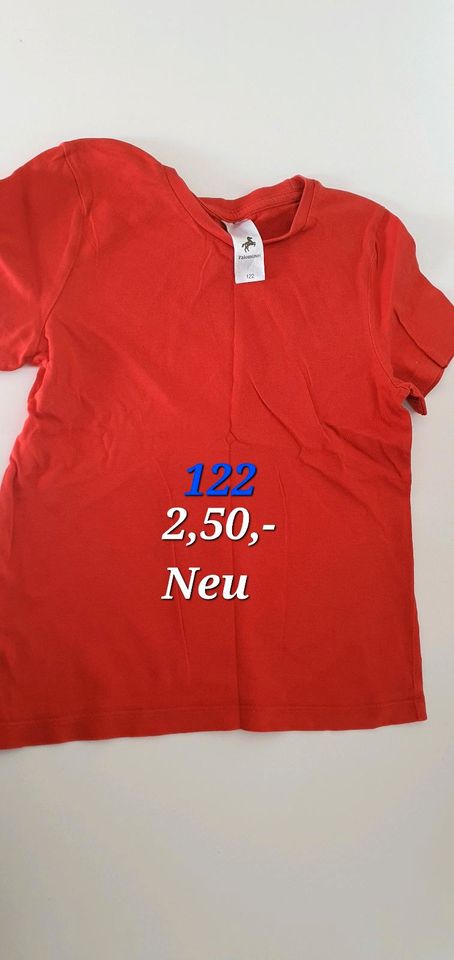 T shirts 122/128 in Gaildorf