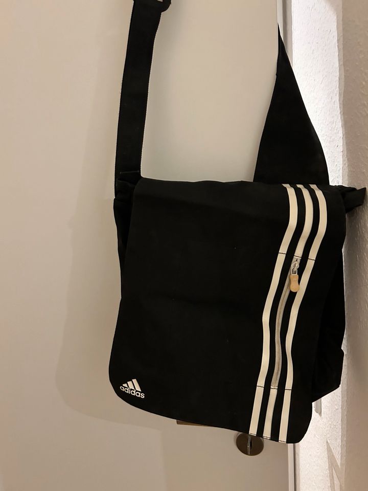 Adidas Umhängetasche in Köln