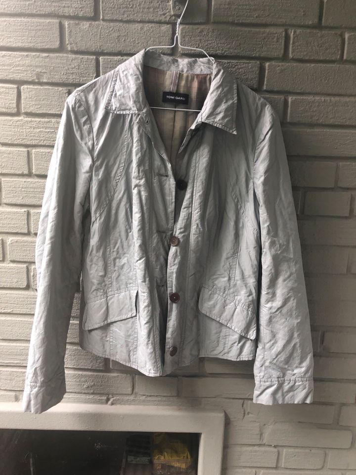 Toni Gard Jacke, hellblau, Gr. 40 in Bottrop