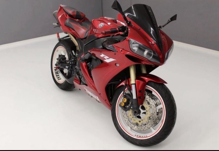 Yamaha R1 RN12 in Waldweiler