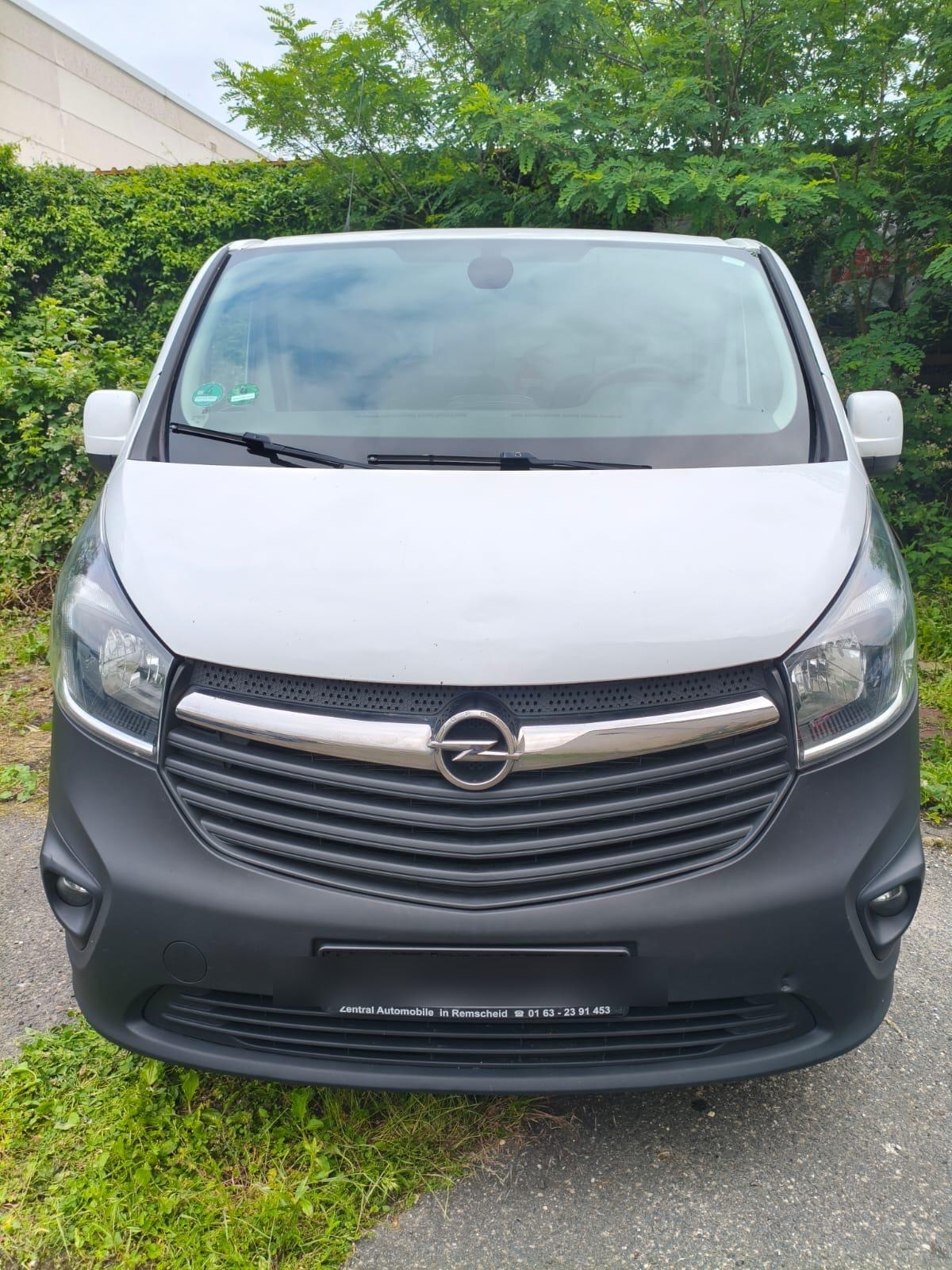 Abbildung des Autos Opel Vivaro mit 2 Jahre …