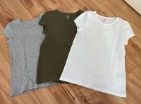 3 H&M Mädchen T-Shirts Gr. 122/128 Sachsen-Anhalt - Bad Lauchstädt Vorschau