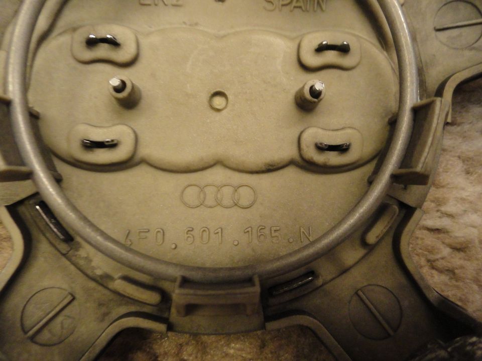 4 x Original Audi Nabendeckel 4F0 601 165 in Dortmund