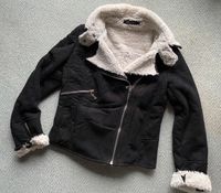 Schwarze kurze Jacke mit Fell beige kuschelig warm Gr.S Hessen - Langgöns Vorschau