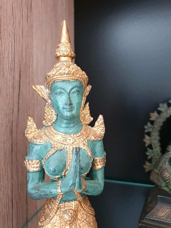 Buddha betend - kniend - Metall schwer - NEU in Wehringen