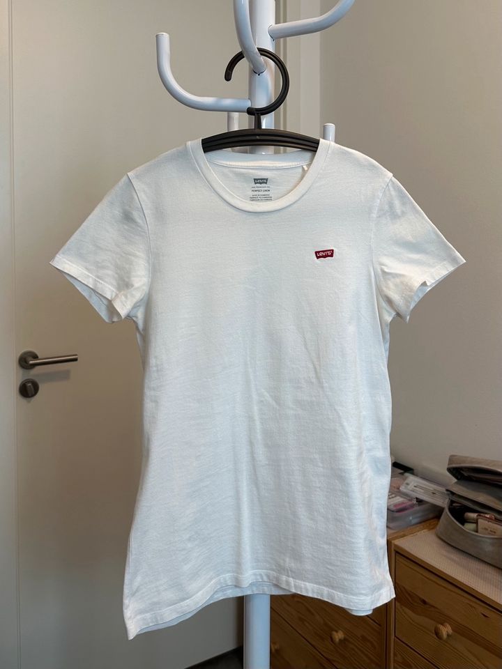Levi's Damen T-Shirt kurzen Ärmeln in Frankfurt am Main
