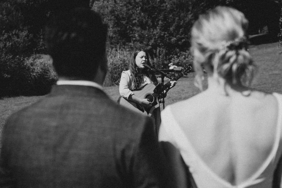 Hochzeitssängerin-Studierte Sängerin+Gitarre/Klavier in Hamburg