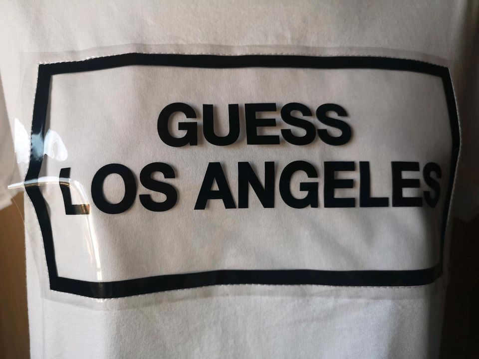 Guess T-Shirt weiß mit Logo Aufnäher seitl Schnürung weiß Gr.M in Ebermannstadt