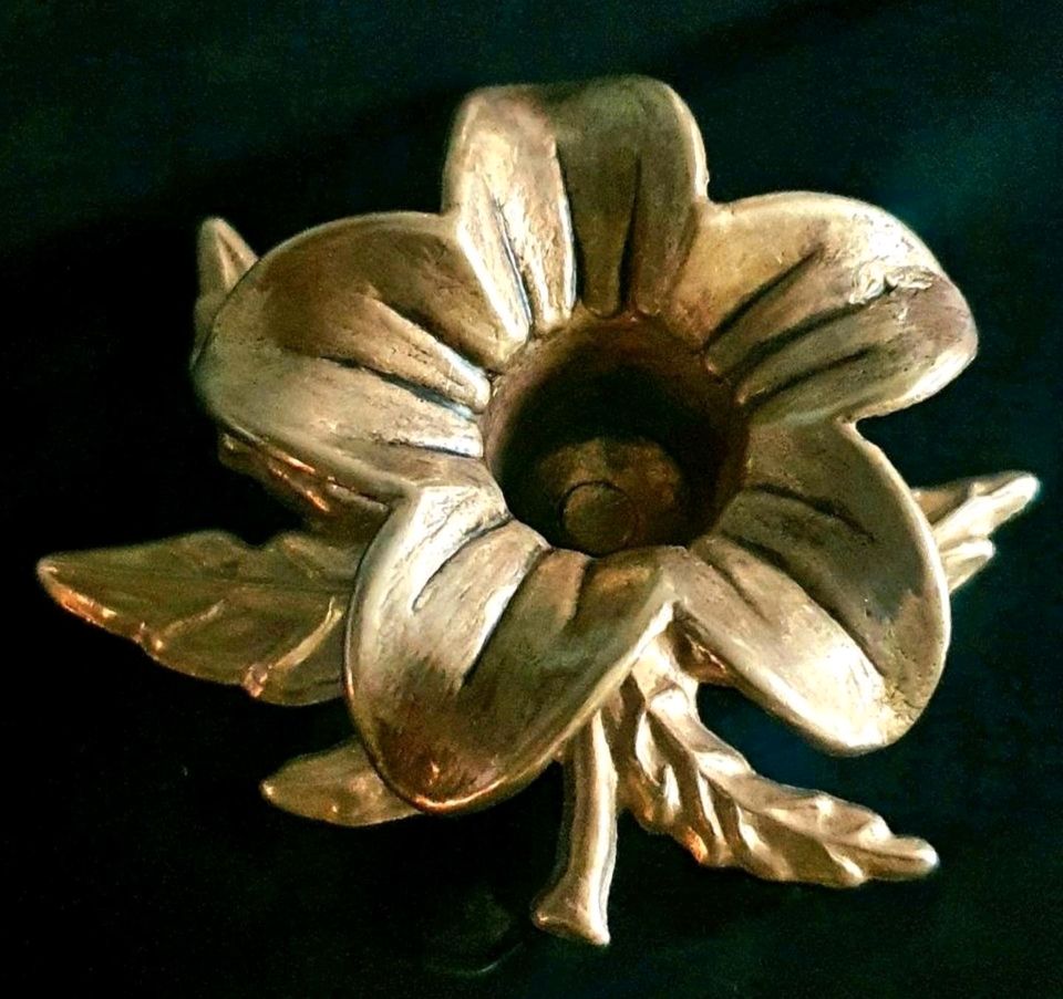 Kerzenständer Jugendstil Blatt Blüte Messing Gold Halter 70er in Seelze