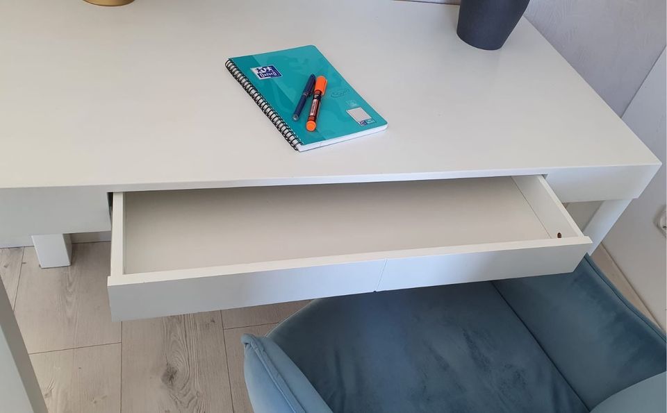 Schreibtisch mit Schublade in Essen