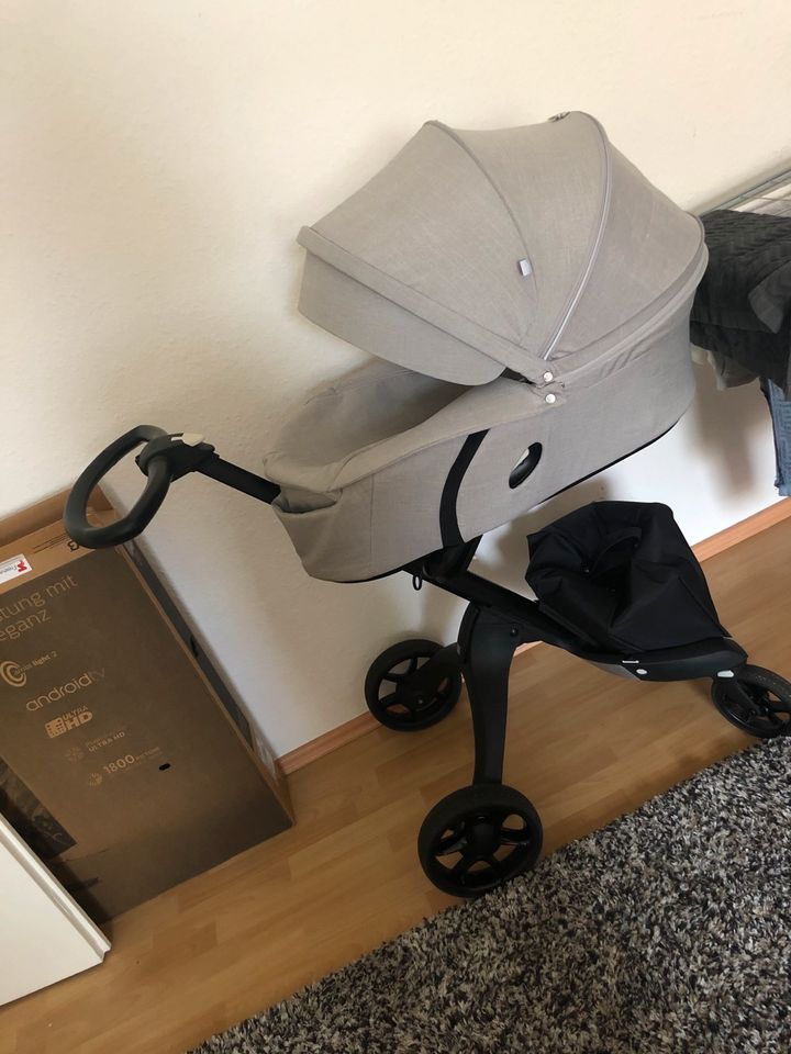 Stokke Xplory V6 mit viel Zubehör in Hannover