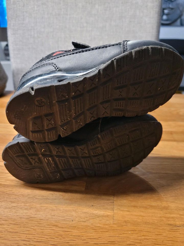 Schuhe Kinder Gr. 25 Fila Schwarz in Voerde (Niederrhein)