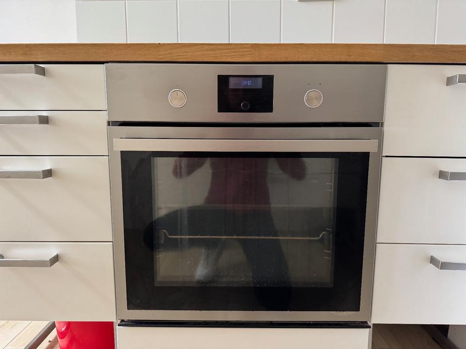 Induktionsherd mit Backofen & 2 Arbeitsplatten Speichereinheiten in Berlin