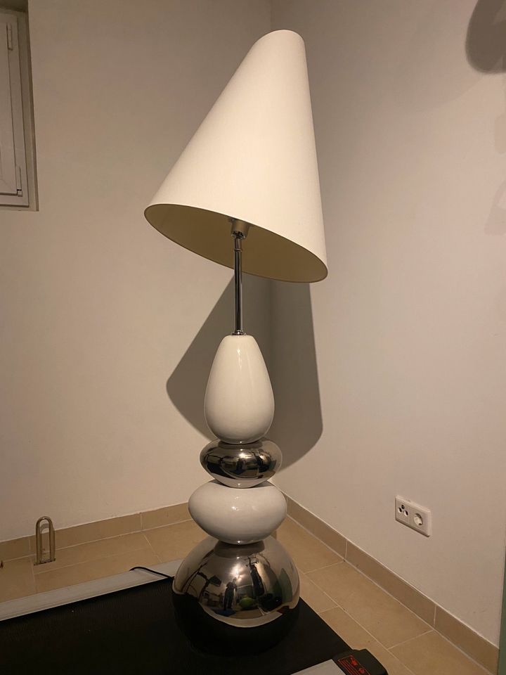 Stehlampe aus Glas weiß/ Silber in Witten