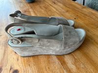 Högl Keil-Sandale 39 beige Plateau Hessen - Marburg Vorschau