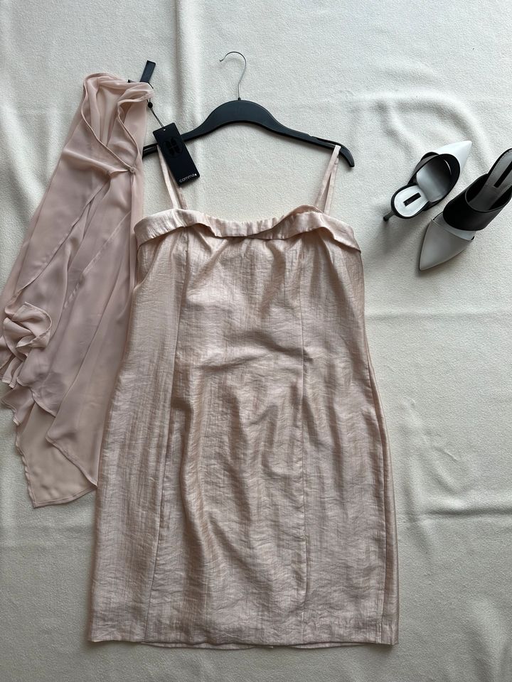 Neues beiges rosé Comma Kleid  inklusive Cape in Größe 44 NP 150€ in Mönchengladbach