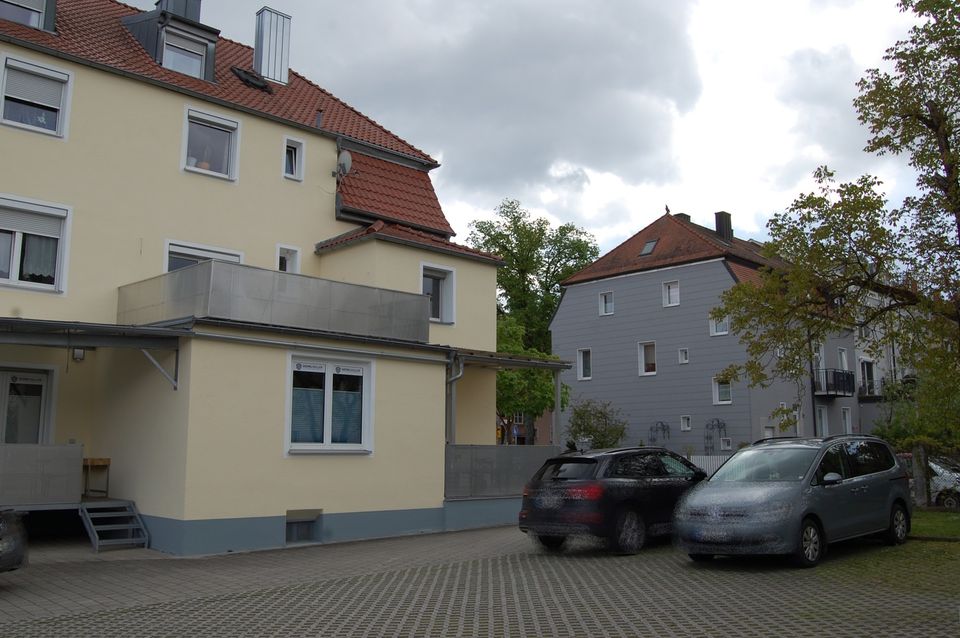 ... 3,5-Zimmer-Whg 1.OG mit ca. 30m² Dachterrasse und Einbauküche in zentraler Lage Straubing ... in Straubing