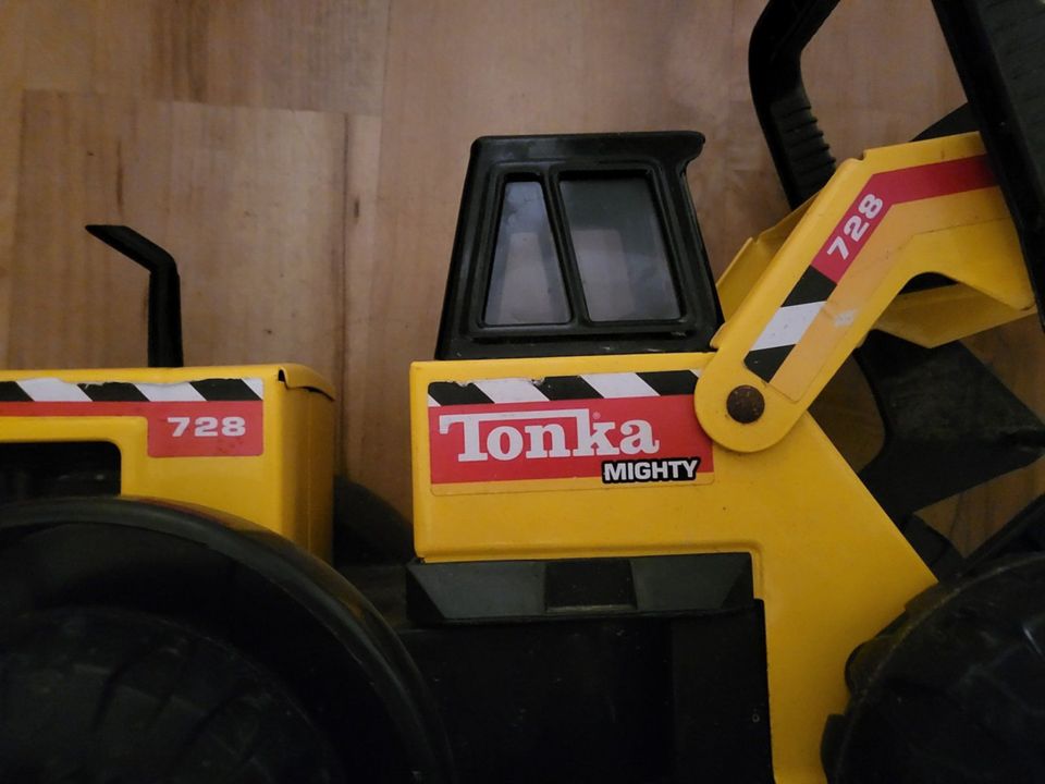 Hasbro Mighty Tonka Front End Loader VTG 1999 Truck Yellow Metal in Düren