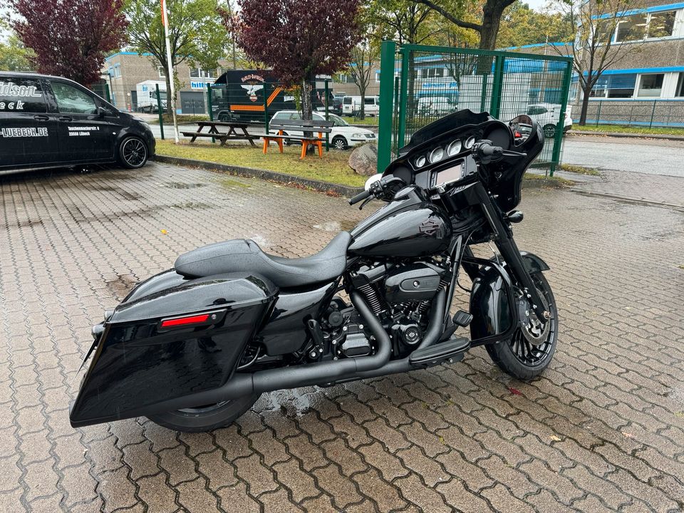 Harley Davidson Street Glide Spezial Black 114CUI in Hamburg