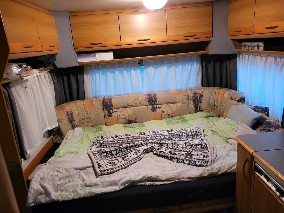 Dauercamping, Wohnwagen mit Überdachung in Ihlow