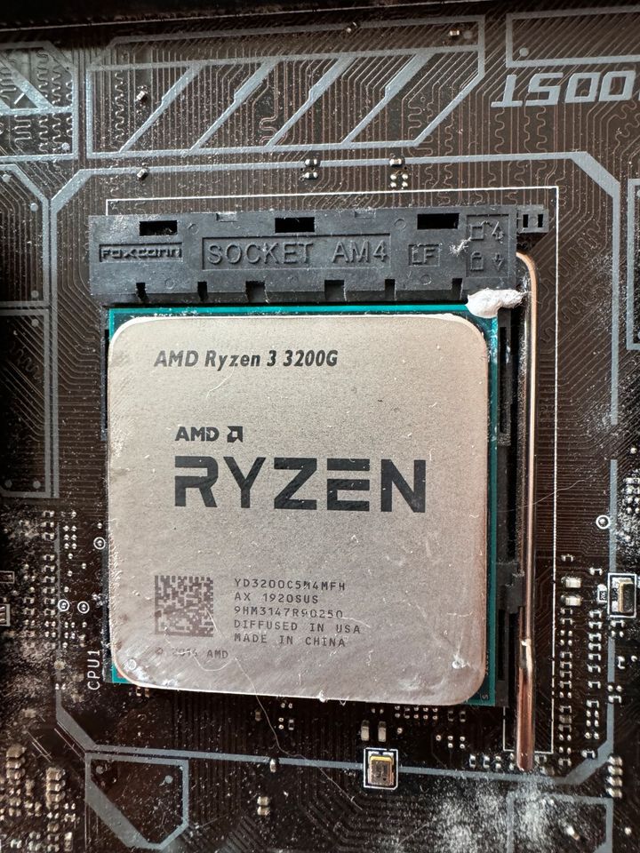 Ryzen 3 3200g CPU + Mainboard in Rottweil