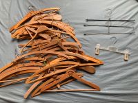40 Kleiderbügel aus Holz zu verschenken Nordrhein-Westfalen - Monheim am Rhein Vorschau