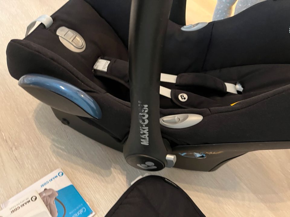 Maxi Cosi Babyschale neuwertig in Hamburg