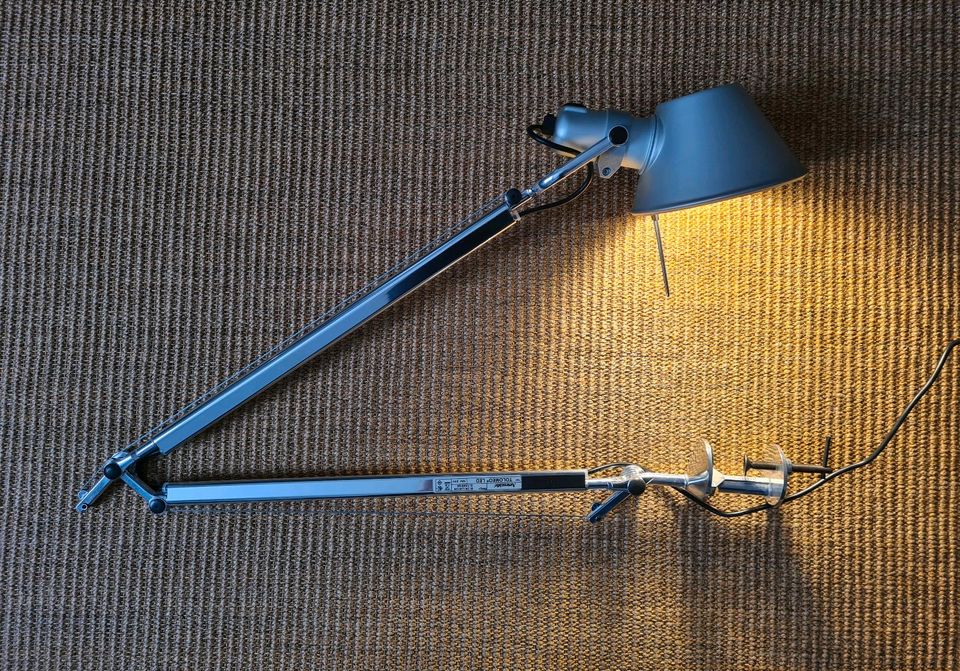 Artemide Tolomeo LED Schreibtischleuchte mit original Halterung in Hannover