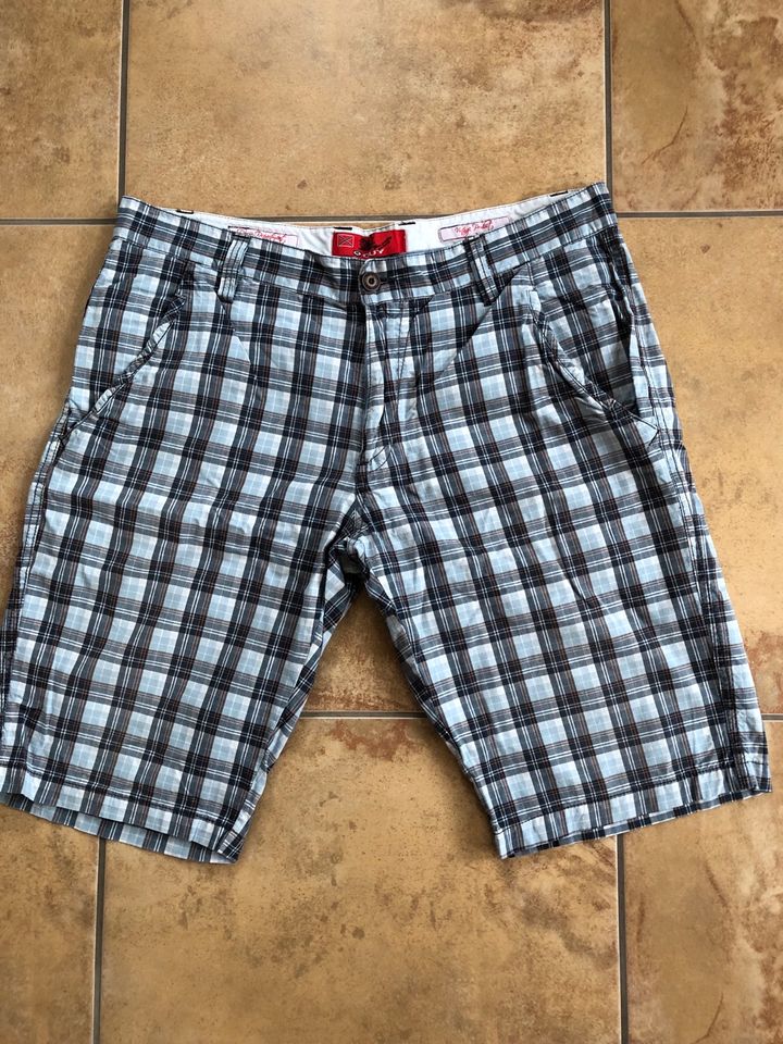 Herren Shorts Gr. 52 in Pfedelbach