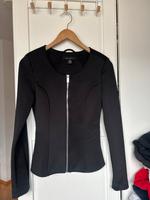 Schwarze taillierte Zipper-Jacke mit Schulterpolstern - AMISU Bayern - Affing Vorschau