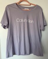 Calvin Klein T-Shirt in Flieder Größe XL Hessen - Griesheim Vorschau
