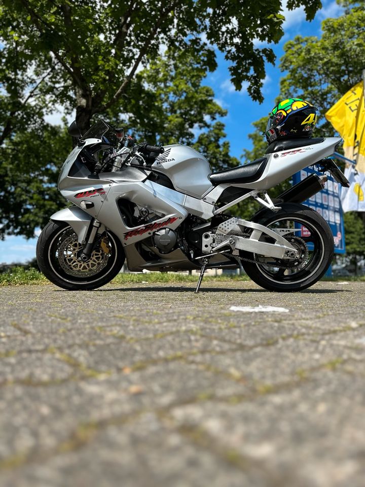 Honda  CBR 929 RR in Sankt Augustin