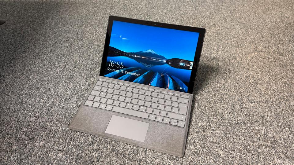 Surface Pro 7 - 16Gb RAM 256GB Festplatte incl. Dockingstation in Ottensoos