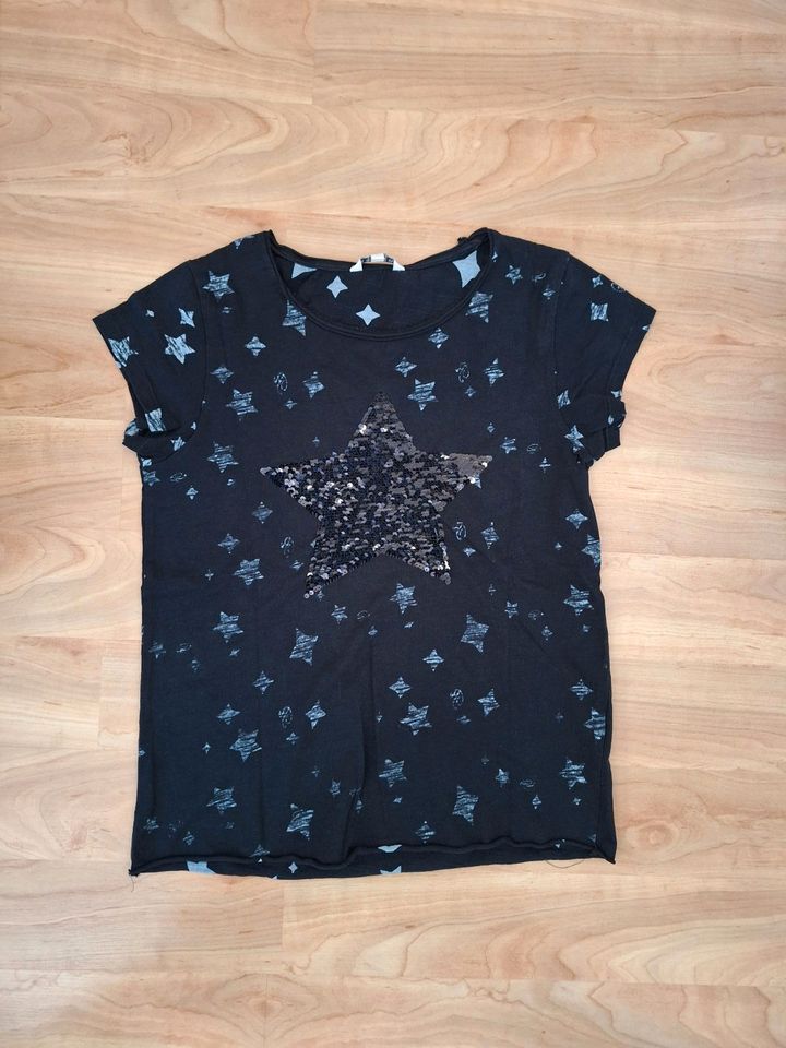 REVIEW Mädchen-Shirt mit Wendepaillettenmotiv, Gr. M (152-158) in Berlin