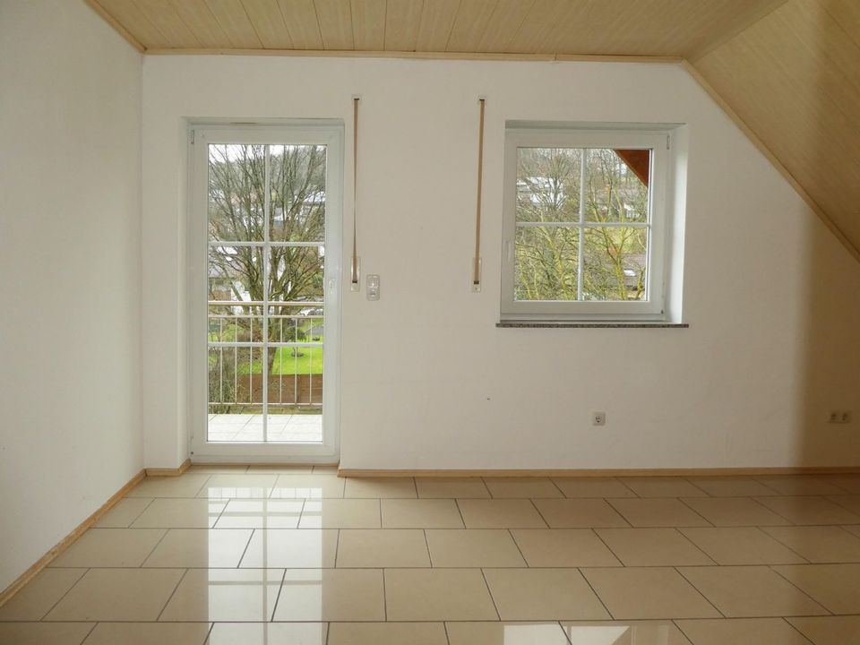 Moderne DHH mit Terrasse im EG, Garage, Freiplatz und sonnigem Garten in Flörsbachtal