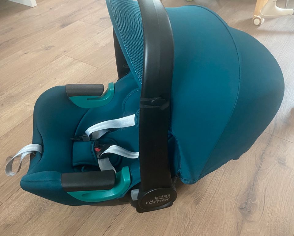 Römer Britax iSense von Geburt bis 13 kg Babyschale in Eibenstock