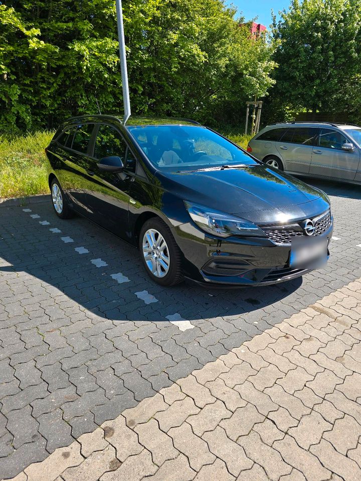 Opel Astra Sports-Tourer,  5,3 tsd. km, unfallfrei, 18.700, in Hamburg