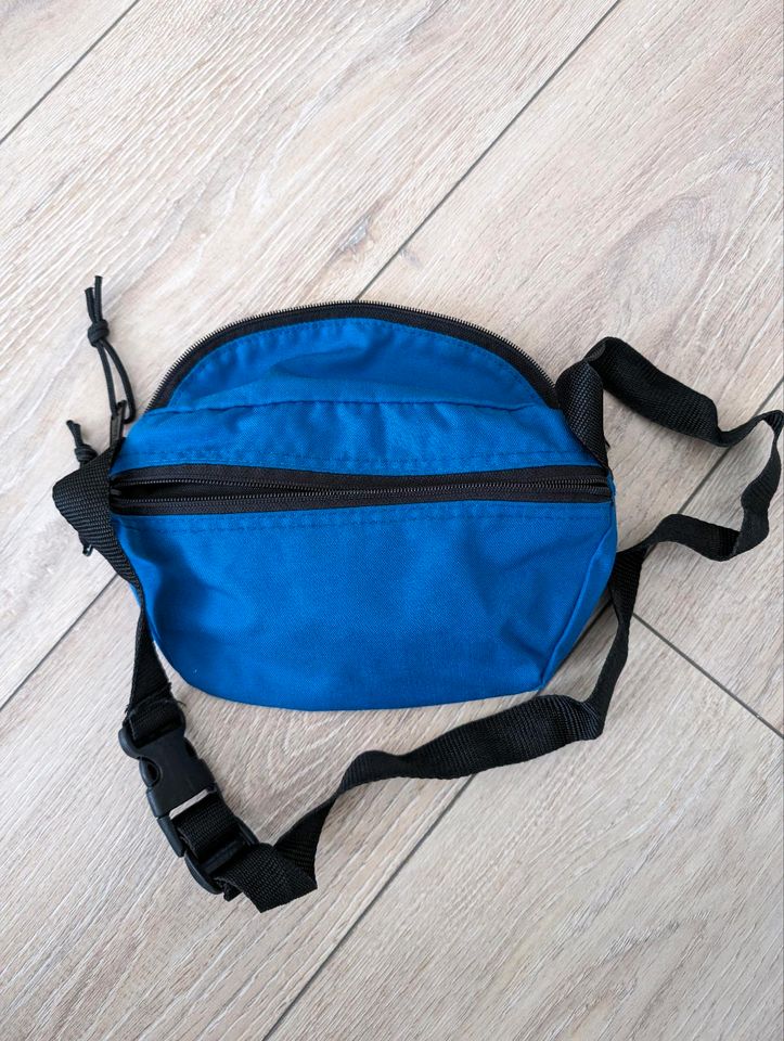 Eastpak Springer, Vibrant blue in Flensburg