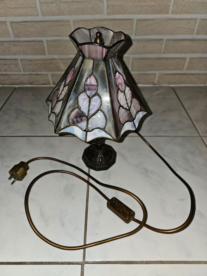 alte Stehlampe im Tiffany stile ca. 30cm hoch ca.23cm Durchmesser in Mülheim (Ruhr)